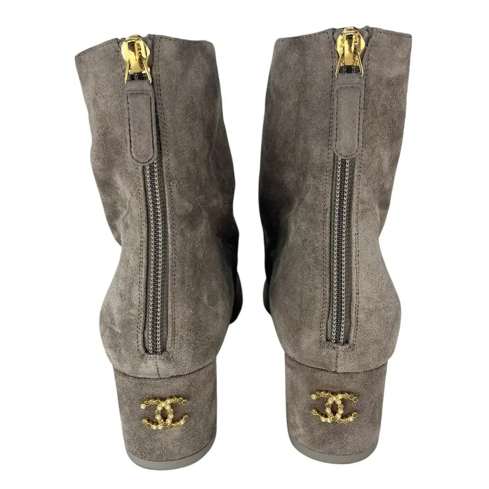 CHANEL cap toe
